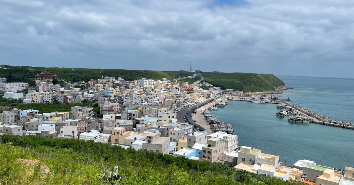 外垵三仙塔慢行指南：在西嶼高處讀懂漁村與海灣
